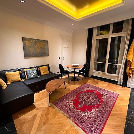 Appartement Cosy Sur Les Champs-Elysees Renoved Париж Екстериор снимка
